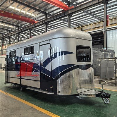 キッチンで3馬の角度の荷重